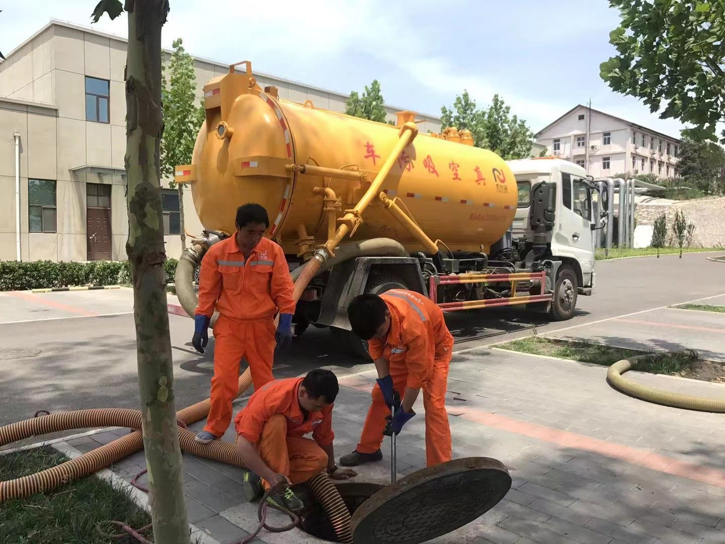 古丈化粪池清理与5-8吨吸粪车施工效率分析